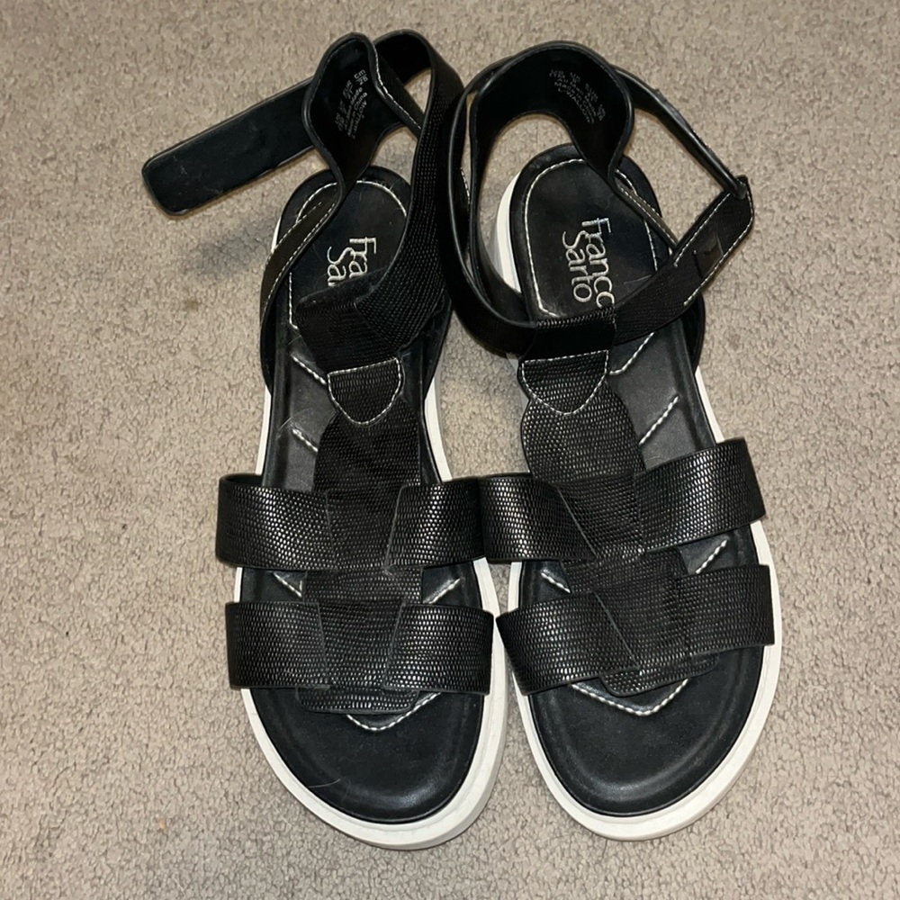 I am selling a Franco sarto sandal platform